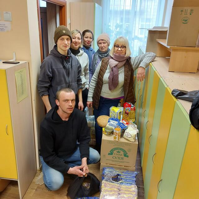 Welthaus-Projektpartner versorgen die Menschen mit Essenspaketen und Medikamenten. Sie wollen helfen? Spendenkonto Welthaus: AT79 2081 5000 0191 3300, Kennwort: Ukraine. | Foto: Welthaus