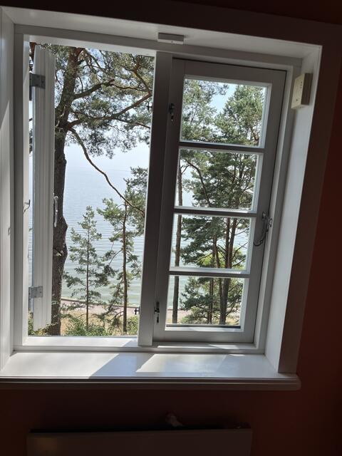 Nidden/Kurische Nehrung. Von seinem Arbeitszimmer aus konnte Thomas Mann auf das Kurische Haff blicken. Freilich nannte 
er die Aussicht seinen „Italienblick“.