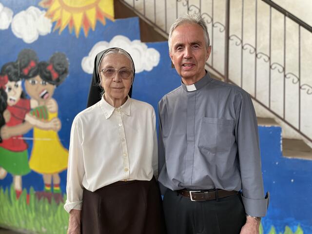 Sr. Clara mit Weihbischof Hansjörg Hofer. | Foto: RB/ibu