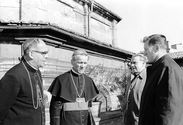 Die zwei steirischen Konzilsteilnehmer Diözesanbischof Josef Schoiswohl (rechts) und Weihbischof Leo Pietsch (links).  | Foto: Ohrt 