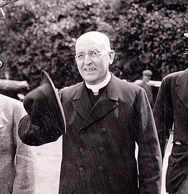 Prälat Ignaz Seipel, österreichischer Bundeskanzler 1922–1924 und 1926–1929, hier bei seinem ersten Spaziergang nach dem Attentatsversuch 1924 . | Foto: Archiv