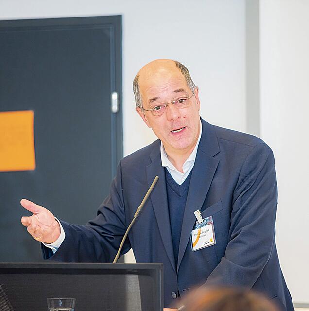 Siegfried Weichlein, Fribourg, erläuterte die Ursprünge des Politischen Katholizismus.  | Foto: Neuhold