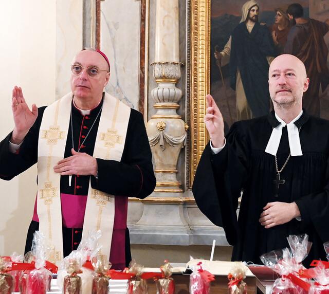 ... und Väter: Ägidius J. Zsifkovics und Robert Jonischkeit. | Foto: Franz Josef Rupprecht