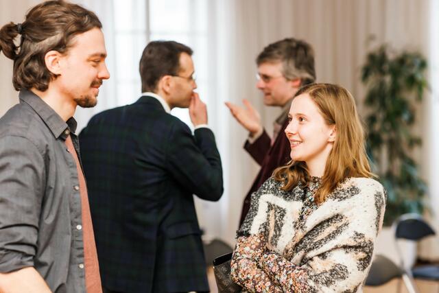 Im Gespräch über die Zukunft des Glaubens und der Kirche. Im Hintergrund Superintendentialkurator Michael Axmann. | Foto: Neuhold