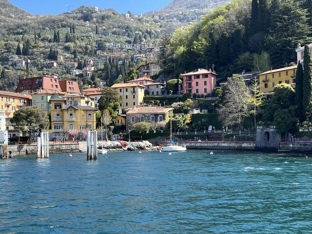 Bellagio. Die „Perle des Comer Sees“ ist eines der glamourösesten und romantischsten Reiseziele der Lombardei. | Foto: Finster