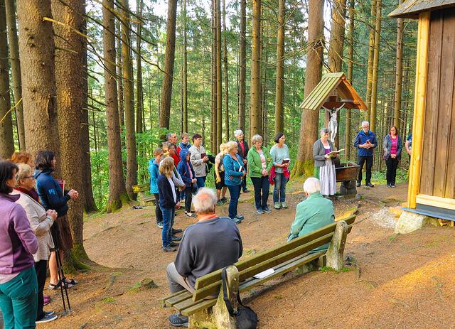 Maiandacht der Pfarre Irdning bei der Heiligenbrunnkapelle. | Foto: Pfarre