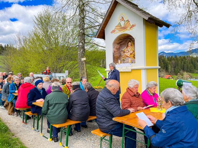 Rablerkreuz-Maiandacht der KFB in Passail zum Thema „Maria, Königin des Friedens“. | Foto: Franziska Eibisberger