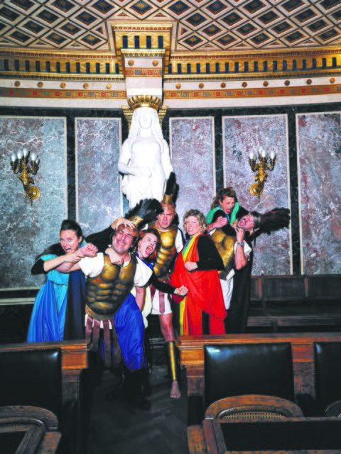 Ella, Elaa -Lysistrata - zu sehen im überdachten Theater am Haager Hauptplatz. | Foto: Foto: : Ingo Pertramer