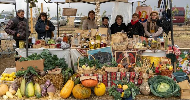 Verkaufen von nachhaltig und biologisch angebauten Gemüse und Obst beim Erntefest | Foto: Green lane/Armenien