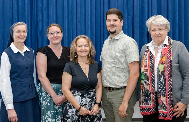 Der Vorstand: Sr. Roswitha, Sarah Knolly, Gerlinde Paar, David Knapp, Monika Müller. | Foto: Velchev