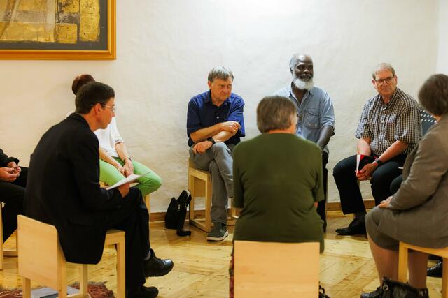 Bei Vikar Hannes Biber (links vorne) war die Predigt Thema. | Foto: Neuhold