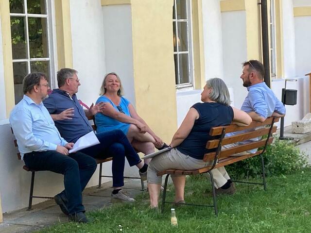 In vertrautem Rahmen von Kleingruppen konnte vieles aus der Stille ins Wort kommen. | Foto: Prettenthaler-Heckel