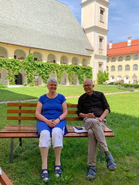 Begleitet wurde die Pastorale Fortbildung im schönen Ambiente des Stiftes St. Georgen am Längsee von Martina Patenge (l.) und Peter Hundertmark (r.). | Foto: Prettenthaler-Heckel