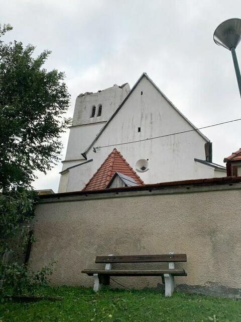 Bei dem schweren Unwetter im Bezirk Völkermarkt wurde die 740 Jahre alte Kirche St. Marxen stark beschädigt. | Foto: Obernosterer