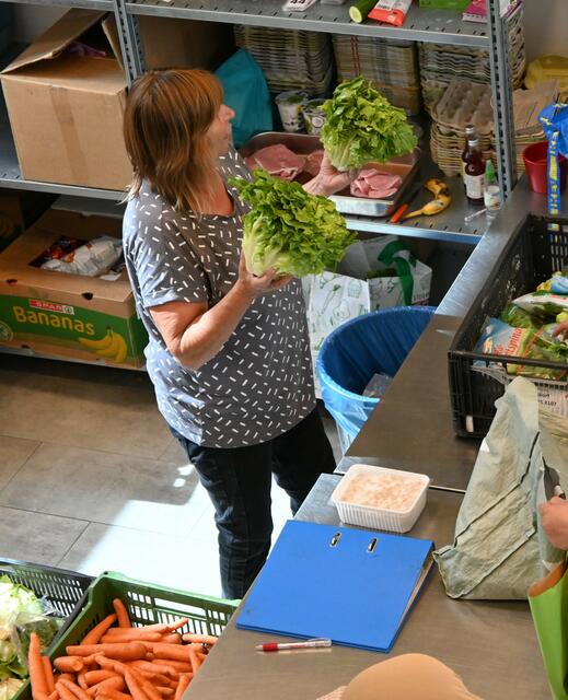 Lebensmittel, die anderswo weggeworfen würden, bekommen in der Lebensmittelausgabe der Caritas eine zweite Chance. | Foto: Caritas 