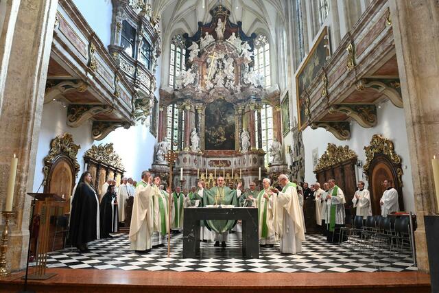 Am Sonntag wurde mit Bischof Wilhelm Krautwaschl ein festlicher Gottesdienst im Grazer Dom gefeiert. | Foto: Rupprecht/kathbild.at