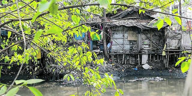 Gebaut wird sie von den Salesianern Don Boscos, einem Projektpartner von Missio Österreich. Derzeit müssen sie noch in einer absturzgefährdeten Behausung an einem Abwasserkanal im Slum Tangra ausharren | Foto: Missio