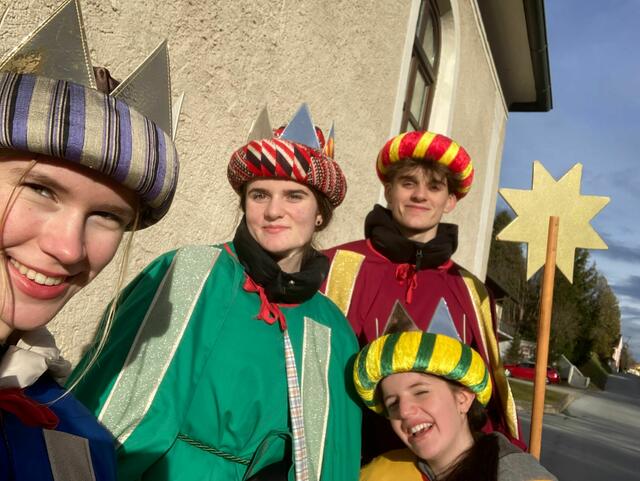  ... IN EIBISWALD. Auch Jugendliche engagierten sich. | Foto: Pfarre