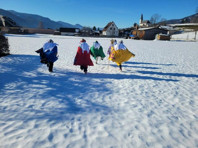  ... IN TURNAU. Im Schnee unterwegs für Guatemala. 