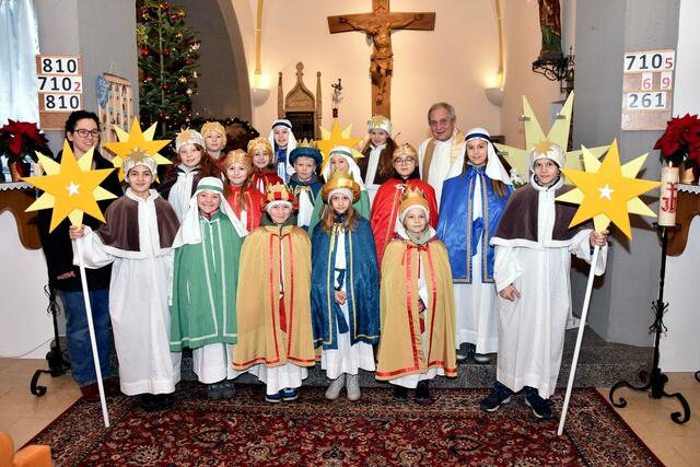 Auch in Echsenbach waren heuer wieder 17 Kinder als Sternsinger unterwegs, um die frohe Botschaft zu verkünden und den Segen Gottes in die Häuser zu bringen. | Foto: zVg