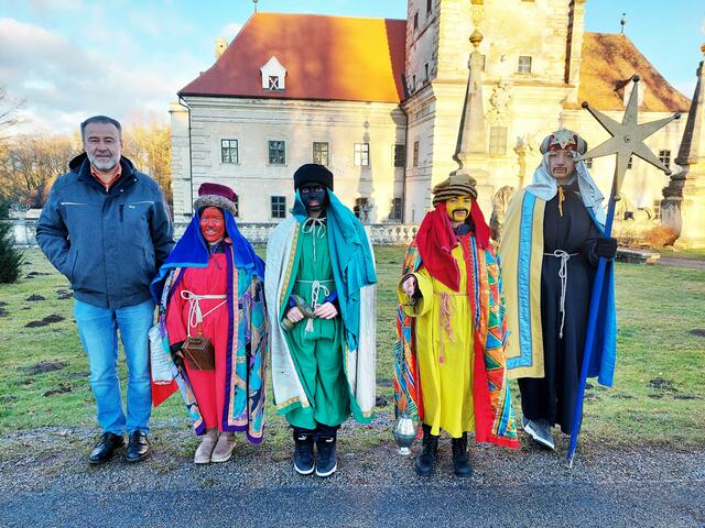 Die Sternsinger aus der Pfarre Röhrenbach waren wieder 3 Tage im Dienst der Dreikönigsaktion 2024 unterwegs. | Foto: zVg