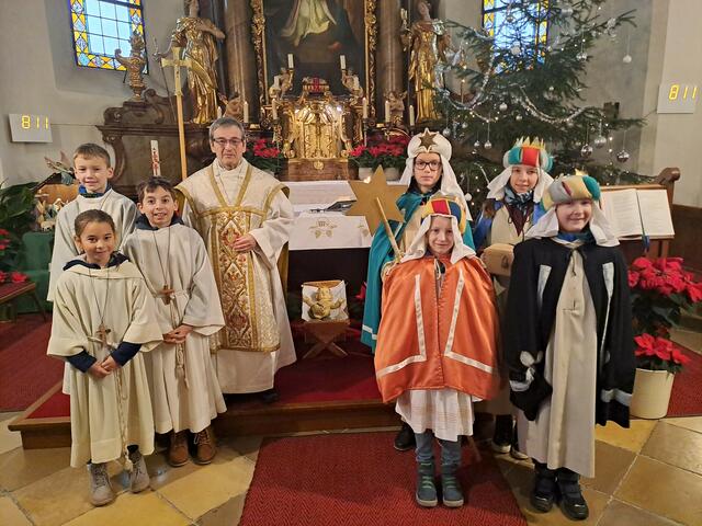 6 Sternsingergruppen der Pfarre Asperhofen waren unterwegs. | Foto: zVg