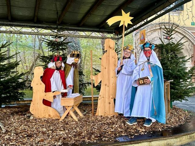 Mureck: Die Könige erreichen ihr Ziel: Sie finden den Retter der Welt in einer Krippe.
 | Foto: Alexander de Monte