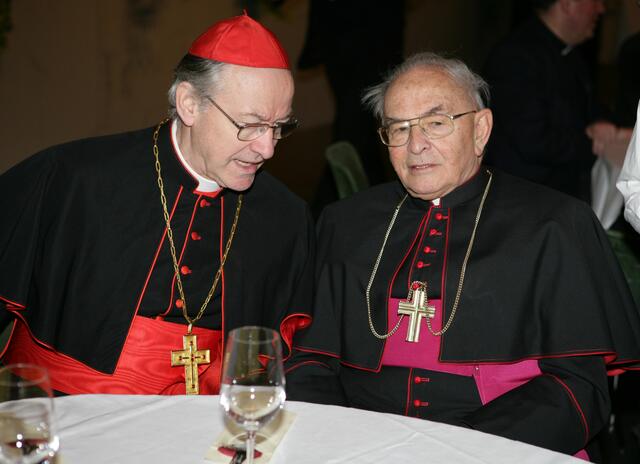 Erzbischof Alois Kothgasser im Gespräch mit Reinhold Stecher. | Foto: Berger