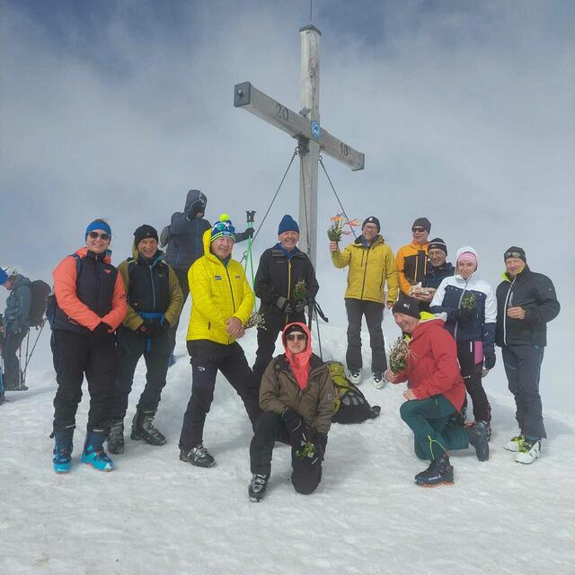 Am Samstag feierte Pfarrer Mag. Heimo Schäfmann mit einigen sportlichen Menschen eine "Palmbuschensegnung" am Zirbitzkogel. Möglicherweise die höchstgelegene Segnung in der Steiermark. | Foto: SR Obdach