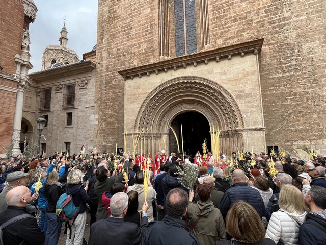 Valencia. Den Palmsonntagsgottesdienst feiern wir in der Kathedrale von Valencia. Schwungvoll sind die Prozessionsgesänge. | Foto: Heinz Finster