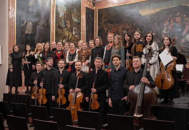 Die Klänge der ukrainischen Musik werden lauter, die Konzertprogramme immer exquisiter. Im Dezember 2023 verzauberten ukrainische KünstlerInnen das Publikum mit einer wunderschönen Darbietung von Musik, die von klassischen und volkstümlichen Melodien inspiriert war.  | Foto: Ridna Domivka