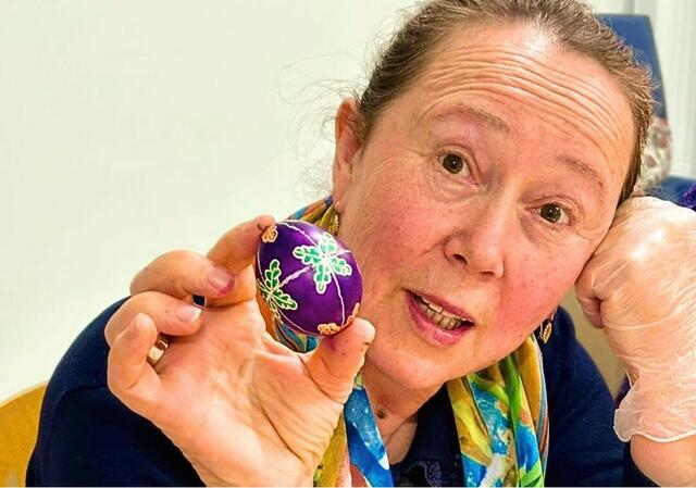 "Das ist meine Lieblingsosterei", so Ludmyla. In den vier Workshops wurden unglaublich viele bunte Ostereier bemalt. | Foto: Ridna Domivka