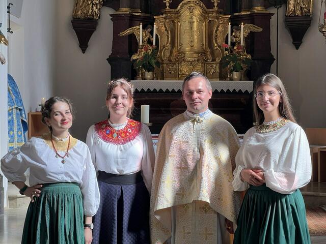 Das Rückgrat des Kirchenchors der griechisch-katholischen Gemeinde in Graz mit dem griechisch-katholischen Seelsorger Bohdan Karpliak. | Foto: Privat