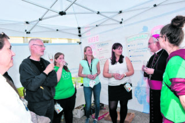 das Jungschwar-Team rund um Lena Schuster und Martin Lahmer begrüßen viele Ehrengäste. | Foto: Wolfgang Zarl