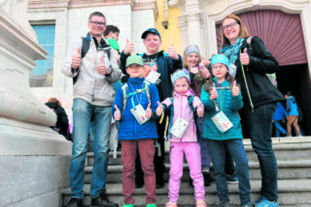 Daumen hoch für eine gelungene Veranstaltung gabe es für das junge Organisationsteam von seiten der Gruppe aus der Pfarrgemeinde Schwarzenau. | Foto: Wolfgang Zarl