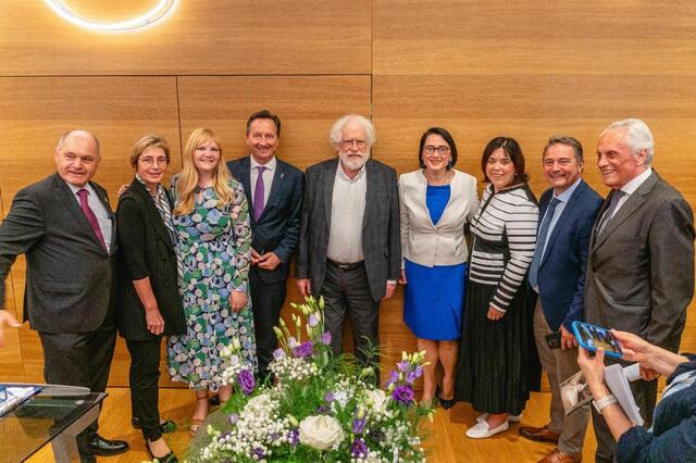 Für den inhaltlichen Impuls konnten die Organisatoren Physik-Nobelpreisträger Anton Zeilinger (Bildmitte) gewinnen.
 | Foto: Team Kugler