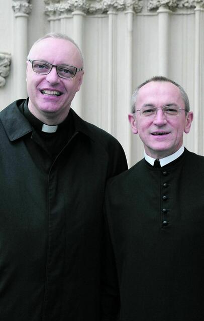 2004 als Superior von Mariazell und Generalsekretär der Österreichischen Bischofskonferenz tätig: P. Karl Schauer OSB und Ägidius J. Zsifkovics.  | Foto: kathbild.at / Franz Josef Rupprecht 