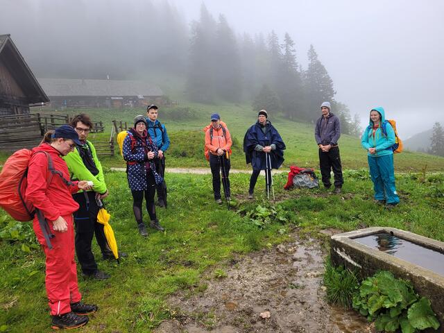 Vom nassen Wetter ließen sich am Fronleichnamswochenende dreizehn FußwallfahrerInnen der Katholischen Jugend Steiermark auf dem Weg nach Mariazell nicht abschrecken. | Foto: Katholische Jugend
