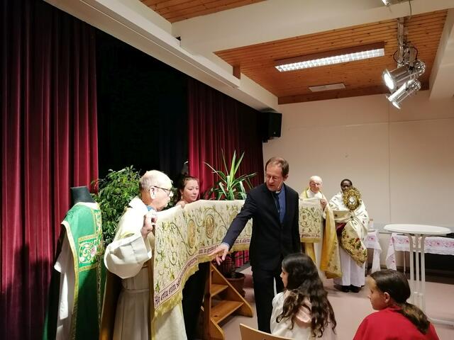 Eibiswald: Präsentation liturgischer Gewänder im Pfarrsaal