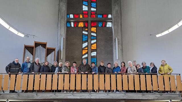 unter der Leitung von Herbert Tomaschek statt. Eingeladen waren SängerInnen aus dem ganzen SR. Die gelernten Stücke wurden bei einem Ehejubiläumsgottesdienst zum Besten gegeben. Das gemeinsame Singen wird 2025 in St. Lorenzen wiederholt. | Foto: Schaffenberger