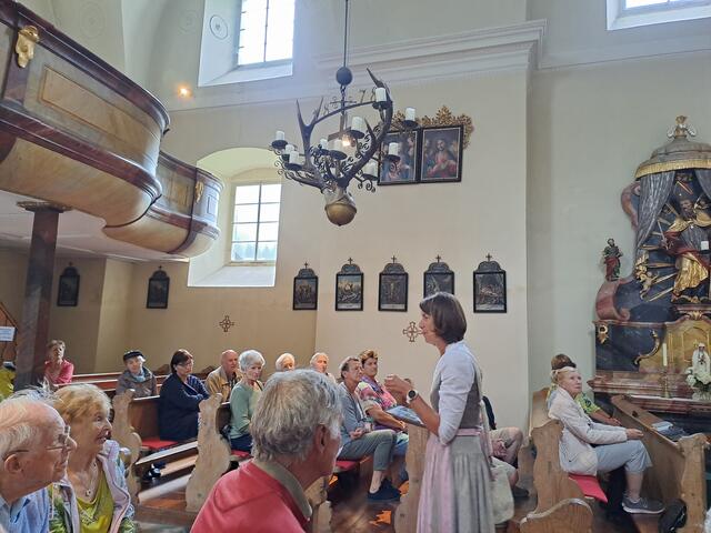 Die KirchenführerInnen des SR bieten heuer bereits zum zweiten Mal eine themenbezogene Reihe von Kirchenführungen an. Im Herbst wird den „Grabdenkmälern als Zeitzeugnissen der Kirchengeschichte“ nachgespürt. 2023 drehte sich unter dem Motto „Mit Schirm, Charme &amp; Schutz“ alles um Kirchenpatrone. | Foto: St. Ilgen/Schaffenberger