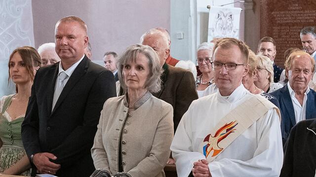 Mit Michael Rossian feierten Familienangehörige und Freunde.  | Foto: Foto: Diözesan-Pressestelle/Assam 