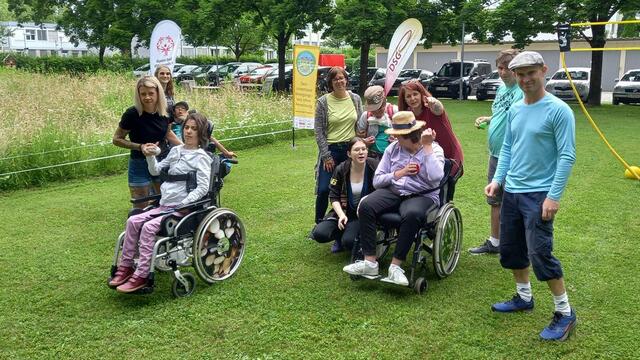 Vor einem Jahr spielte man mit dem Ball noch vor dem Diözesanhaus, heuer in St. Hemma.  | Foto: Foto: DSG/Markus Auer 