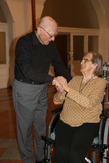 Prälat Städtler mit Sr. Maria Franziska Meyer | Foto: Reich