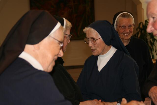 Freudiges Wiedersehen der Gemeindeassistentinnen. | Foto: Reich