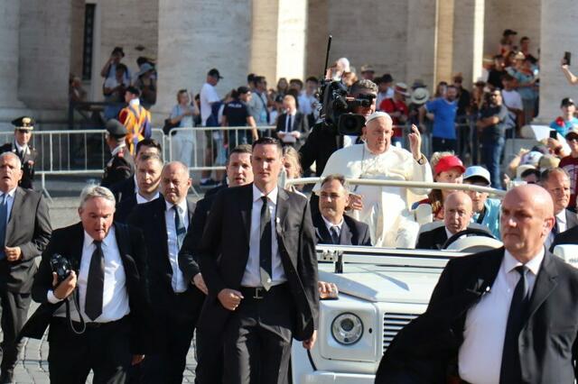 Audienz mit Papst Franziskus. | Foto: Michael Fürnschuß