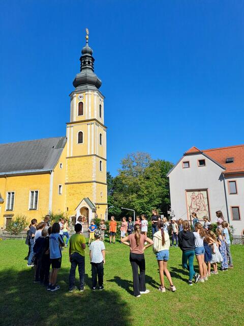 Startfest. Am Beginn des Schul- und Arbeitsjahres steht ein gemeinsamer Start aller Kindergruppen des SR. So lernen sich die Kinder aller Pfarren untereinander kennen, und bei Veranstaltungen trifft man sich immer wieder. Das Startfest findet jedes Jahr in einer anderen Pfarre statt. Im Bild: Wildon. | Foto: Pfarre