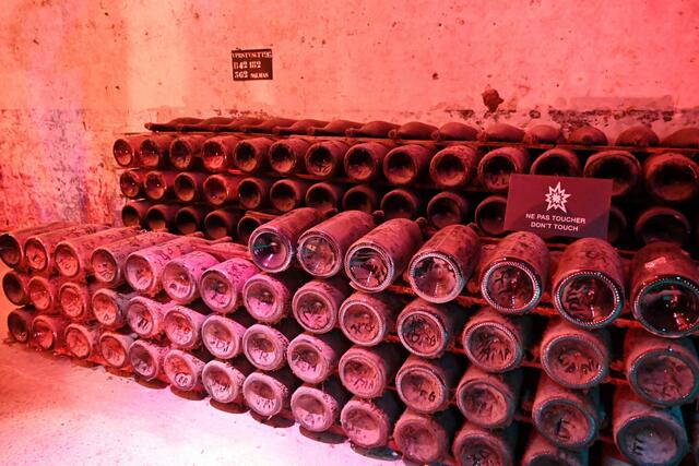 Wertvolles Getränk lagert in den mächtigen Champagnerkellern von Reims.