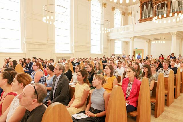 Viele waren gekommen, um die neuen ReligionslehrerInnen gebührend zu feiern. | Foto: Gerd Neuhold - Sonntagsblatt für Steiermark