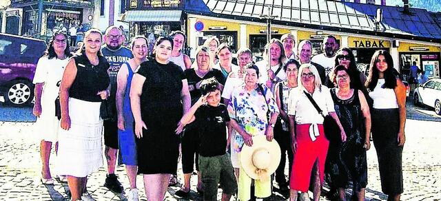 Mariazell. Die Wallfahrt der Roma wurde von Weihbischof Franz Scharl geleitet. Einzelne Teile der Liturgie wurden auf Romanes gesprochen. Musikalisch geprägt war der Gottesdienst von der Leon Berger Band. Die Wallfahrtskerze wurde von jungen burgenländischen Roma gestaltet. Roma-Seelsorger Matthias Platzer konzelebrierte. Veranstalter waren die Romapastoral der Diözese Eisenstadt in Kooperation mit dem Kulturverein österreichischer Roma.